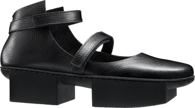 Avantgarde, minimalist Trippen shoe on the box sole