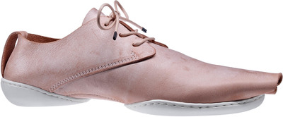 classical Trippen lace-up shoe in apricot